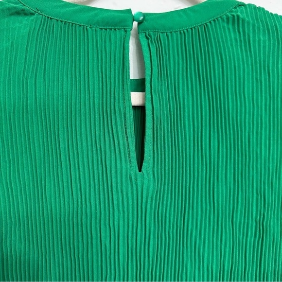 Adrianna Papell Pleated Flutter Sleeve Blouse Kelly Green Size Medium NWT - Picture 7 of 7